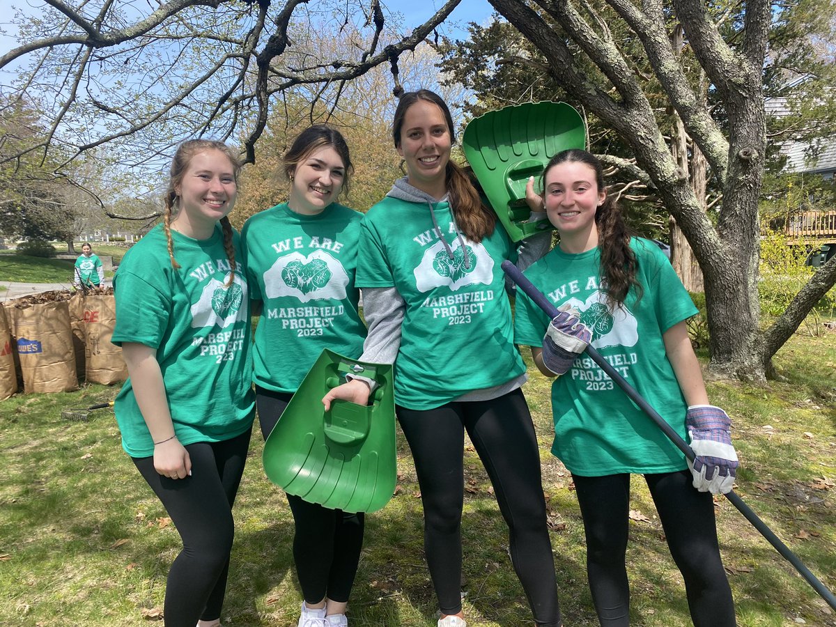 MHSAPPC's tweet photo. Mulch, rakes, sledge hammers, and hard work today. Great job, everyone! @MHSPPAL #WeRMarshfield https://t.co/xSIGTmF3B9