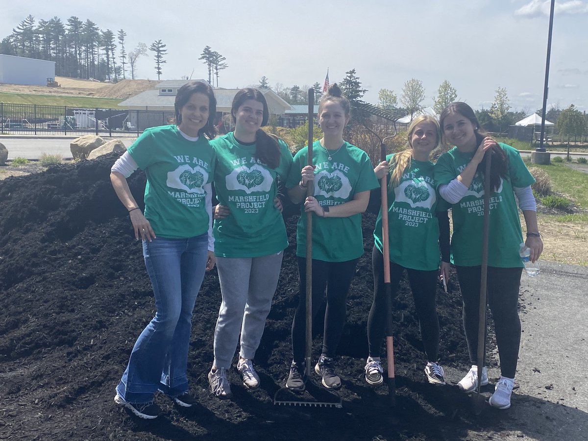 MHSAPPC's tweet photo. Mulch, rakes, sledge hammers, and hard work today. Great job, everyone! @MHSPPAL #WeRMarshfield https://t.co/xSIGTmF3B9