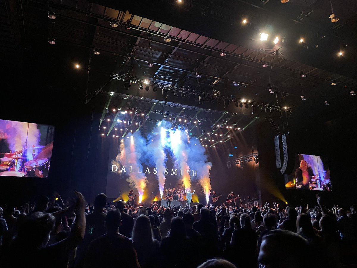 char_poolton's tweet photo. @dallassmith was amazing at @CaesarsWindsor tonight!! 🖤🎶 https://t.co/F2cYYyeIIu