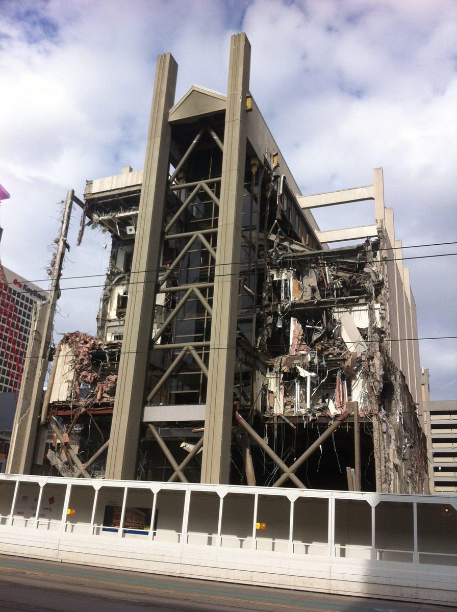 NickSLC's tweet image. Remember when the seagulls from this spectacular building were going to be reused somewhere in the new (Eccles) theatre? Clearly, neither does @SLCRDA or @SLCgov; the seagulls are probably sitting somewhere with the Hoberman arch…
#FlashbackFriday #9yearsago