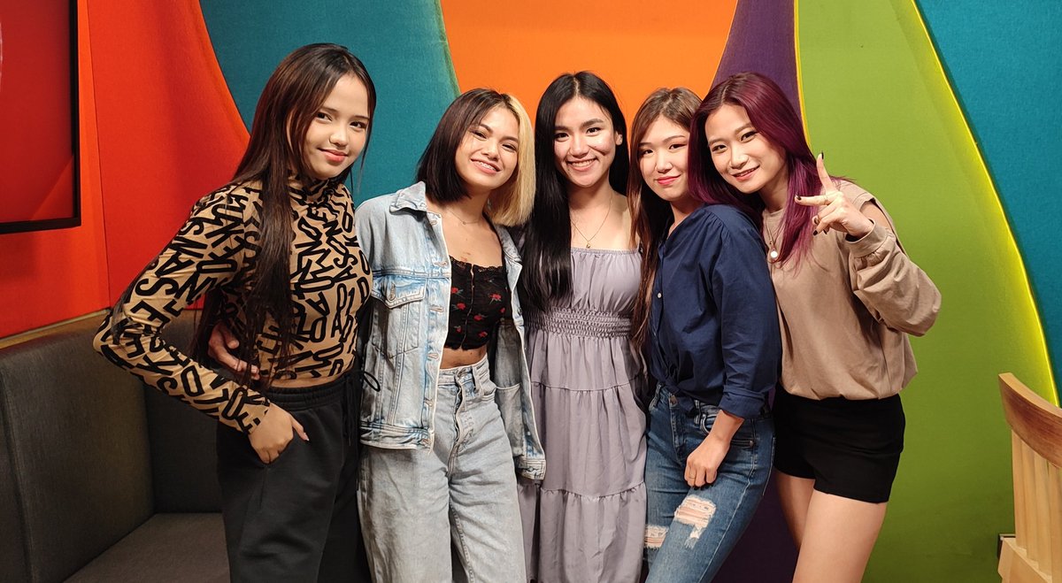 Masayang kulitan afternoon with our "unofficial 5th member" <a href="/djrobinsienna_/">DJ Robin Sienna</a>. ☺️ Thank you po sa invite <a href="/loveradio/">Love Radio Manila</a>!

More photos: m.facebook.com/story.php?stor…