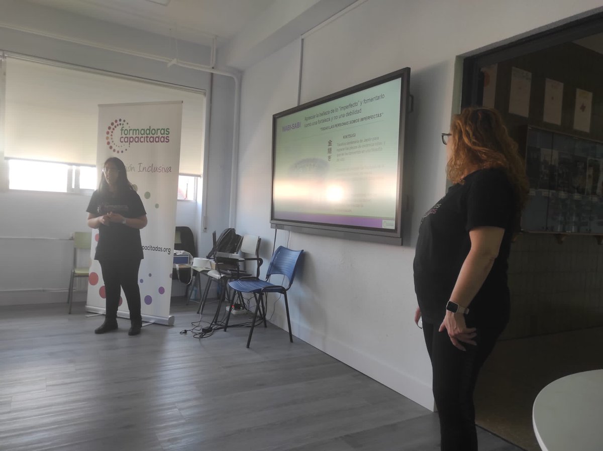 FAPA_LEGANES's tweet photo. Gracias a formadoras #Capacitadas por el estupendo taller de autoestima y emociones impartido en el @ies_churri 

👉🏻Acercamientos a los últimos descubrimientos de Neurociencia.

Colabora @AytoLeganes

#inclusión 
#emociones https://t.co/4jsoh9gPPM