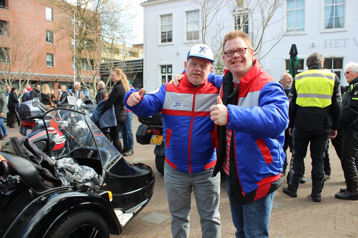 MMastenbroek's tweet photo. Meer dan honderd zijspanmotoren zijn zaterdag van start gegaan voor de enige echte #BeatrixRun. Het was een feest om alle vrolijke gezichten op de foto te mogen zetten! #Pijnacker #lokalekrant https://t.co/bUk8xW1t1c