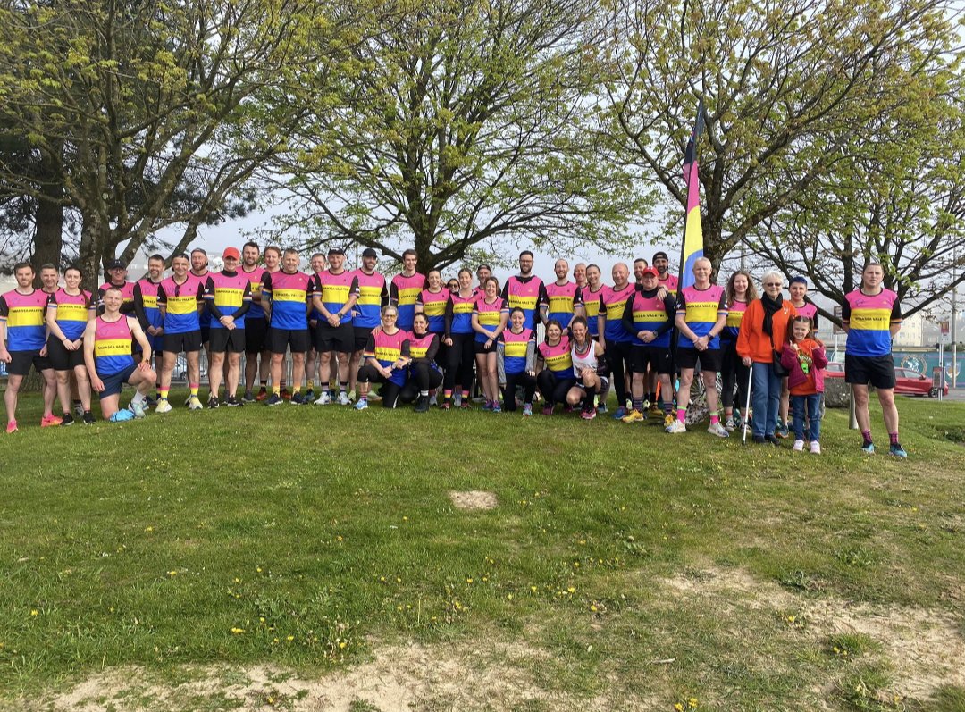 #Run4Nicky <a href="/SwanseaValeTri/">Swansea Vale Tri 💗💛💙</a> park run takeover today. Raising awareness of #SuicidePrevention and mental health. 
* Look after your wellbeing
* Talk about your feelings and problems
* Check up on loved ones and friends
* Body, mind and soul
* Suicide prevention