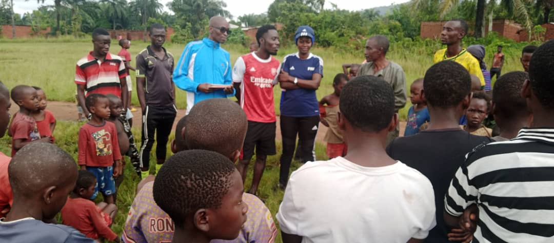 KabongaStarCC's tweet photo. #CricketMakamba: The Provincial Cricket Trainers Team is in @KabongaStarCC today conducting a mass training for players: U19, U17, U15, and U13 girls and boys. The game is much loved here in Kabonga. #BurundiCricket #CricketInBurundi https://t.co/FUI6H8Ae8U