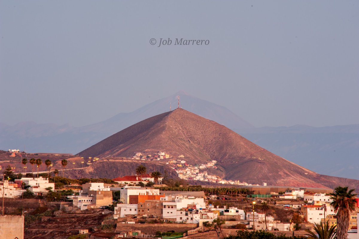marrerojob's tweet photo. #Amanecer con cinturón de Venus desde #Cardones, #Arucas, #GranCanaria
El Teide tras la Montaña de...
...🤔 ¡La Atalaya, Gáldar o Ajodar según se mire!
(aclárense bichillos, sin acritud 😜)
¡Buenos días 🤗!
📷 29-4-2023 https://t.co/cv0ku5gLji