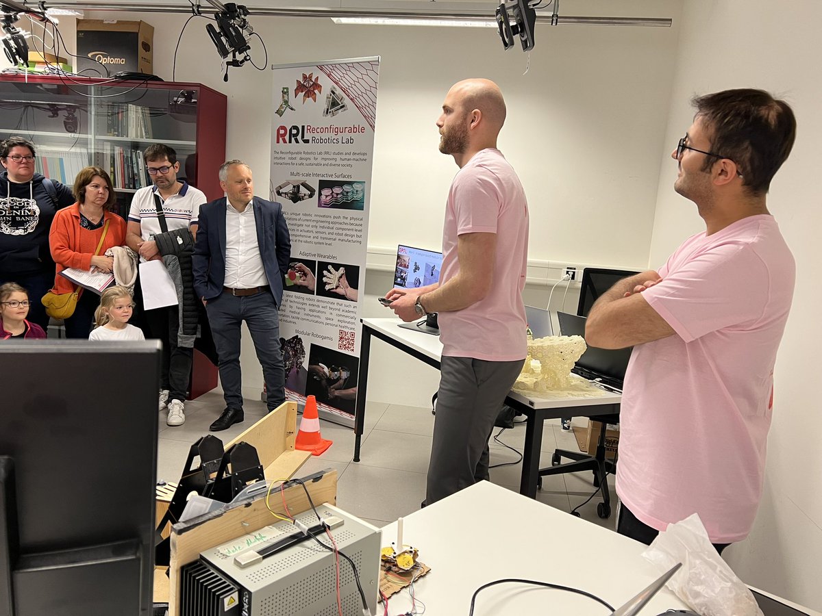robotician's tweet image. @RRL_EPFL is welcoming and introducing #lausanne public to #reconfigurableRobots! Come to #PortesOuvertesEPFL today and tomorrow !
