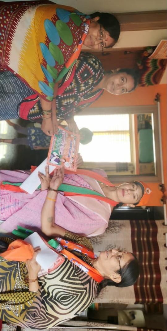 Rajbjp41's tweet photo. ಹೊಸಕೋಟೆ ತಾಲೂಕಿನ ಬಿಜೆಪಿ ಅಭ್ಯರ್ಥಿಯಾದ, ಶ್ರೀಯುತ ಎಂ ಟಿ ಬಿ ನಾಗರಾಜ್ ಅಣ್ಣನವರ ಪರವಾಗಿ 28ನೇ ವಾರ್ಡಿನಲ್ಲಿ ಕಾರ್ಯಕರ್ತರೆಲ್ಲರೂ ಸೇರಿ, ಮನೆಮನೆಗೂ ತೆರಳಿ,ಅವರು ಮಾಡಿರುವ ಅಭಿವೃದ್ಧಿ ಕಾರ್ಯಗಳ ಬಗ್ಗೆ ಮನವರಿಕೆ ಮಾಡಿ, ಮತಯಾಚನೆ ಮಾಡಿದ ಸಂದರ್ಭ🌹🙏🌹 https://t.co/5r7XdZnwfh