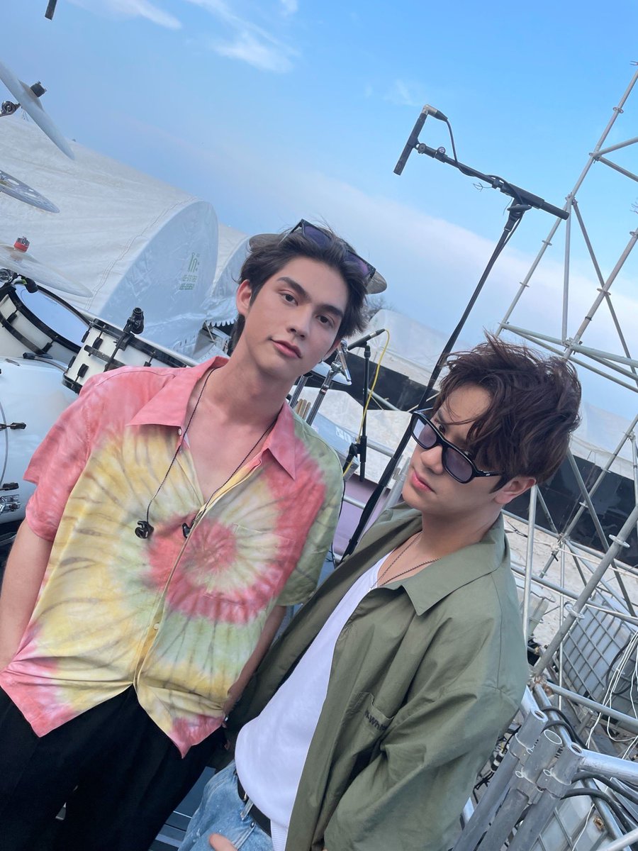 RiserMusic's tweet photo. ขอเสียงชาวนั่งเลหน่อยค่าาบบบ😎😎😎

#bbrightvc 
#mynameisnanon
#นั่งเล 
#changmusicconnection https://t.co/559sYGhSQ4