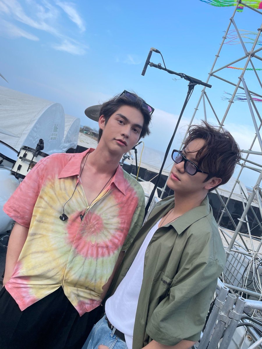 RiserMusic's tweet photo. ขอเสียงชาวนั่งเลหน่อยค่าาบบบ😎😎😎

#bbrightvc 
#mynameisnanon
#นั่งเล 
#changmusicconnection https://t.co/559sYGhSQ4
