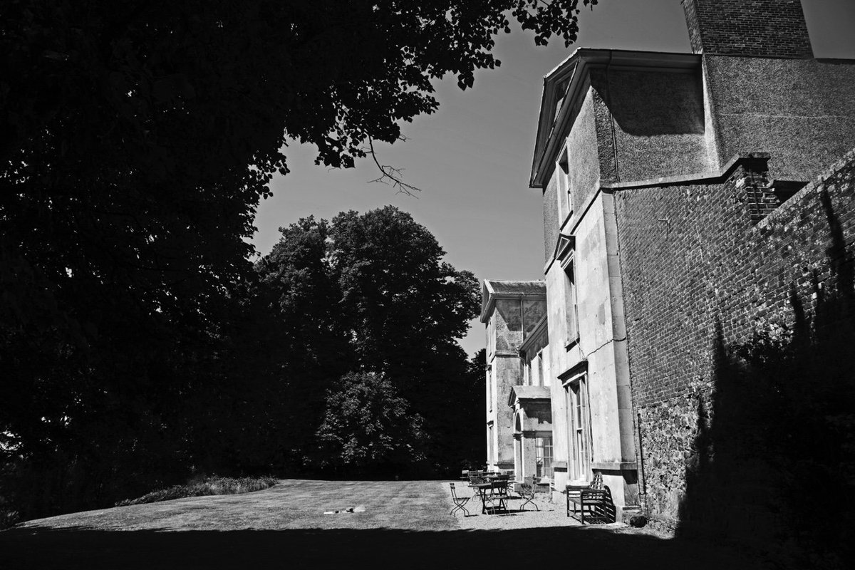 moragzukphoto's tweet photo. Overlooking the lawn..... #photography #blackandwhitephotography #Monochrome #monochromephotography #hauntedmansion #stories #shortstories #Thewitchofstagmeadow #Therocking https://t.co/I0wSRT5urD