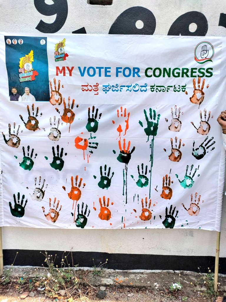 Anjan94150697's tweet photo. KARNATAKA BREAKING:
#KALBURGI: Congress's #HandStamp Campaign under its slogan #MattheGharjisalideKarnataka in Kalaburagi, Kalyana Karnataka.
The Women Voters Participated in the #CongressHandStamp Campaign & supported CONG.
#KarnatakaElection2023
#KarnatakaKurukshetra2023 https://t.co/fgo8ZPqKgl