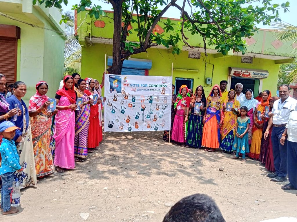 Anjan94150697's tweet photo. KARNATAKA BREAKING:
#KALBURGI: Congress's #HandStamp Campaign under its slogan #MattheGharjisalideKarnataka in Kalaburagi, Kalyana Karnataka.
The Women Voters Participated in the #CongressHandStamp Campaign & supported CONG.
#KarnatakaElection2023
#KarnatakaKurukshetra2023 https://t.co/fgo8ZPqKgl