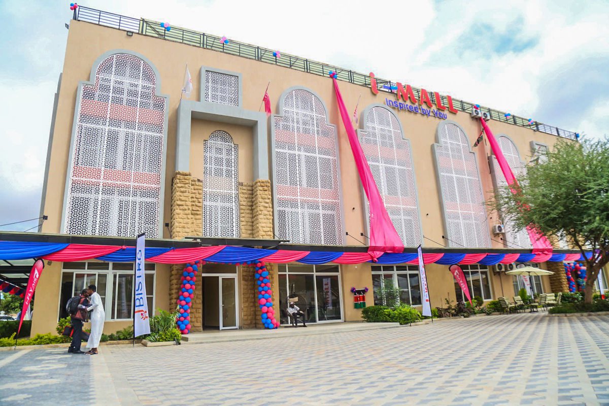Asmali77's tweet photo. And it’s #iMall Wajir is officially open. Governor @HEAhmedJiir is the chief guest in a fantastic ceremony graced by among others respected sheikh Mohamed Umal. @Moadow @Honadendaud @abdulhaj @HonAbdi_Shurie @Capt_Airman @i_FlyAir https://t.co/bMAACxbtHF