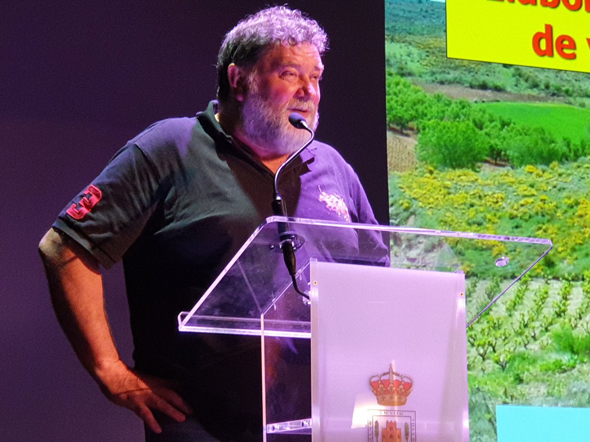 Ayto_SEG's tweet photo. Sobre la elaboración y comercialización de vinos de viñas viejas nos habla Juan Carlos Sancha @Sanchawine @unirioja hoy en San Esteban de Gormaz en la 2° Conferencia de #VCILVVT organizado por @GIRTraduvino https://t.co/HAmyq4jYFz