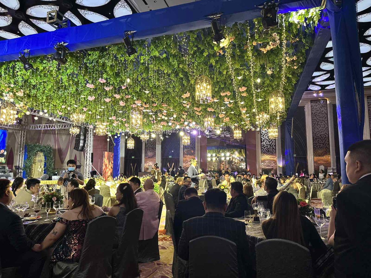 RichardPoonPh's tweet photo. I can look at the ceiling all day😍😍😍
#TheCroonerPH
#FreshOldSchoolElegantMusic
#CroonerNgSeniorCitizens

#Cocolife
#TopSalesAwardees
#45thAnniversary https://t.co/3udhHdQlrk