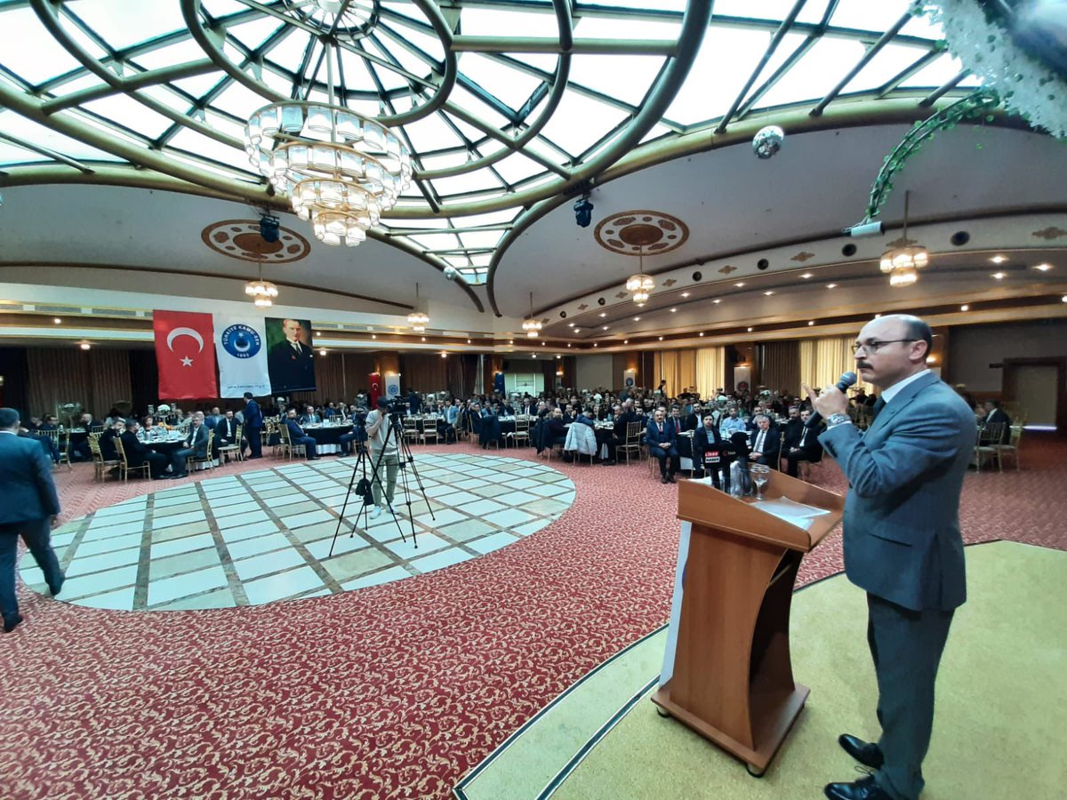 TalipGeylan06's tweet photo. Türkiye Kamu Sen’e bağlı sendikalarımızın Bursa Şube ve ilçe yöneticileriyle kahvaltı programında biraraya geldik.
Şerefli hak mücadelemizin bayrağını Bursa’da başarıyla taşıyan yol arkadaşlarımın her biriyle gurur duyuyorum.
Ayrıca programımıza iştirak ederek bizi yalnız bırakmayan MHP Genel Sektereteri ve Bursa Milletvekili Sayın @buyukataman ’a çok teşekkür ediyorum.