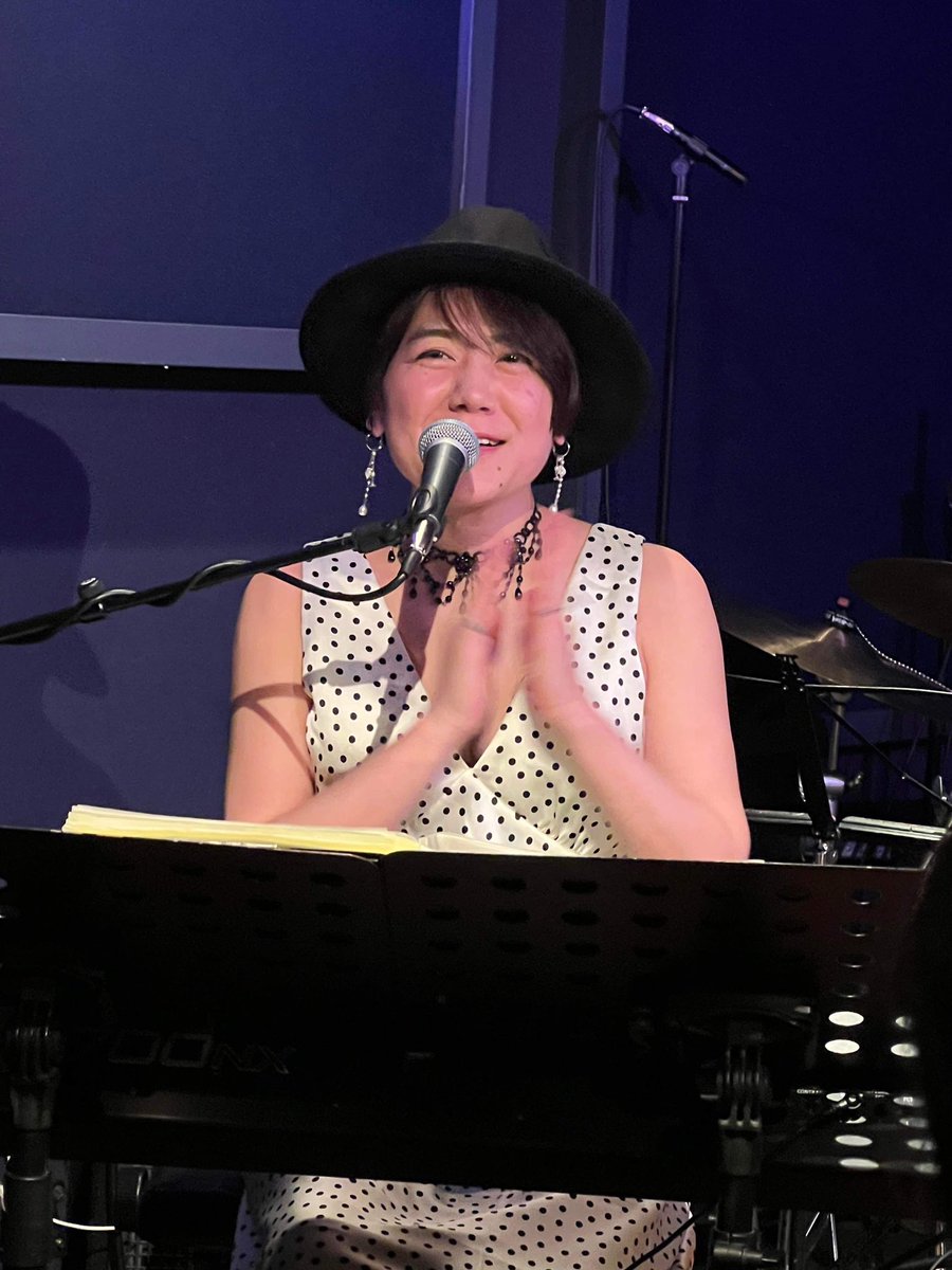 TheNotes_Museum's tweet photo. 昨日TheNotesOfMuseumライブ
春の宴2023
満員御礼ありがとうございました
皆さま楽しんでいただけましたでしょうか?
沢山の皆さまの笑顔と拍手が
私達の最高のご褒美になりました。
メンバーのみんな
ゲストのReinaちゃん三郎さん
ありがとうございました♪
#TheNotesOfMuseum https://t.co/JqPPqh6eRs