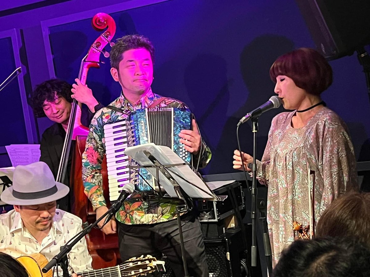 TheNotes_Museum's tweet photo. 昨日TheNotesOfMuseumライブ
春の宴2023
満員御礼ありがとうございました
皆さま楽しんでいただけましたでしょうか?
沢山の皆さまの笑顔と拍手が
私達の最高のご褒美になりました。
メンバーのみんな
ゲストのReinaちゃん三郎さん
ありがとうございました♪
#TheNotesOfMuseum https://t.co/JqPPqh6eRs