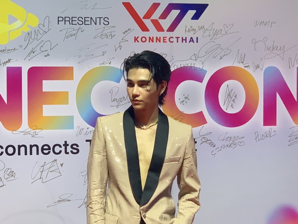 KonnecThai's tweet photo. ลูกรักพระเจ้าคนที่สอง หล่อแบบตะโกน 😍#เจฟซาเตอร์   

#KonnecThai #KONNECKON #Pressconference #PrestigeEntertainment  #KonnecThaiEVE2023 https://t.co/g0nbEbCEUk