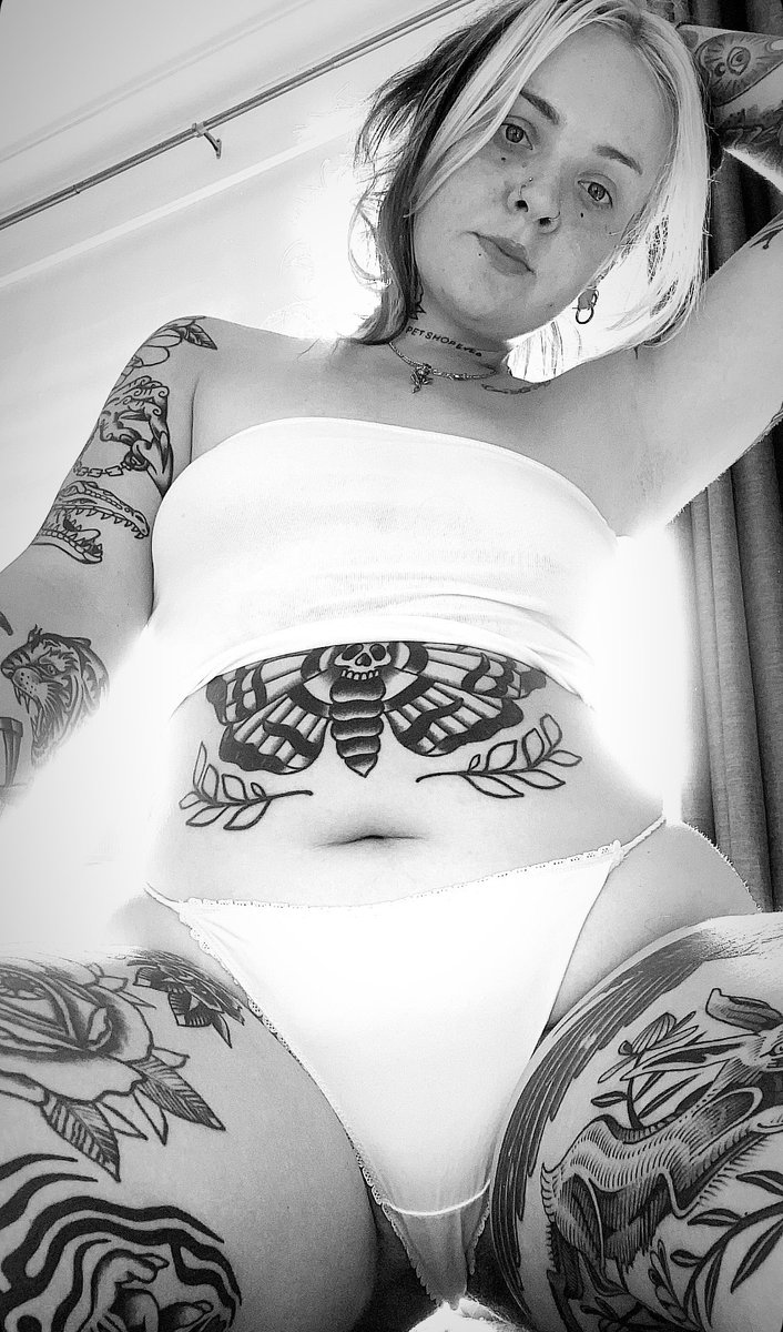 EWxrthless's tweet photo. Thicker than a snicker 🍫 #cake #thick #tattoos https://t.co/zJMnySHIcb