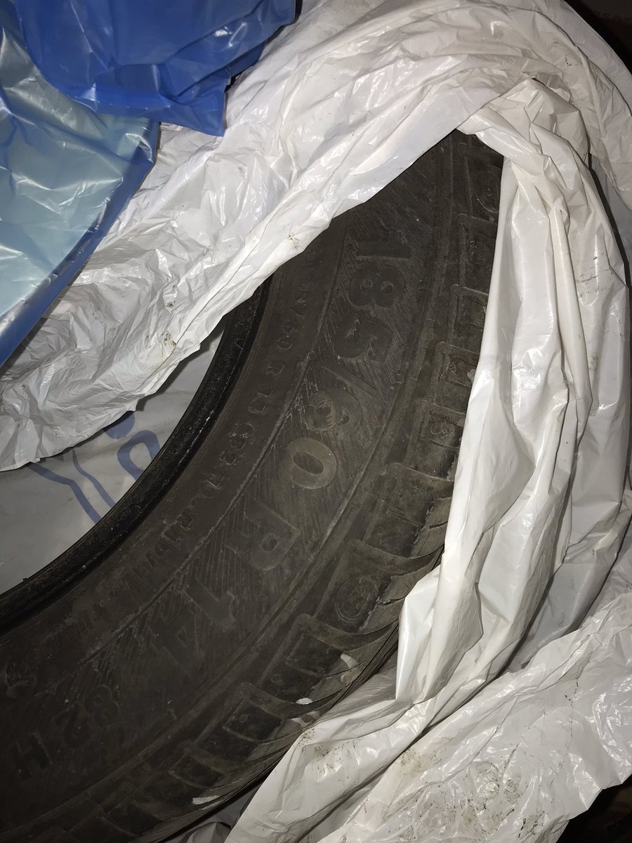 lenasardela's tweet photo. rabi kdo zelo dobro ohranjene 14 colske letne gume. prevzem v trnovem, lj. danes! #podarim https://t.co/6vgOin9akl