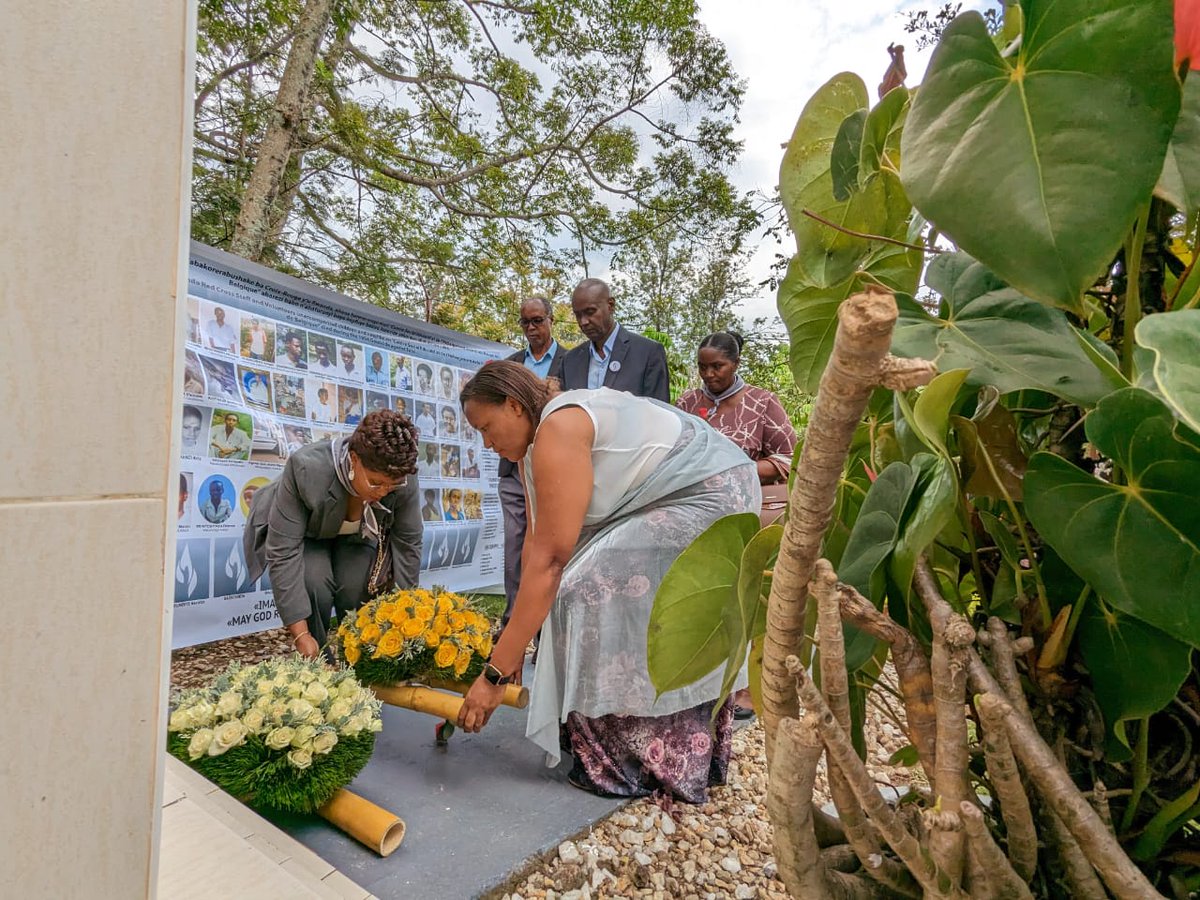 Umuseke's tweet photo. Croix Rouge Rwanda yibutse inaremera abarokotse Jenoside yakorewe Abatutsi
==
INKURU IRAMBUYE
https://t.co/rvpSRVOh01 @Unity_MemoryRw @Ibuka_Rwanda @Gasabo_District @Rwandaredcross @AERGFAMILY @Nduba_Sector @KacyiruHospital https://t.co/BYxym7EuPE