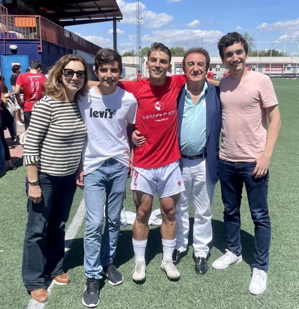 busto_gb's tweet photo. ¡ CAMPEONES DE LIGA TEMPORADA 2022/2023 ! 🏆🎉

NADA MÁS QUE DECIR, OS QUIERO ❤️🤍 https://t.co/yUsGYK4NwM