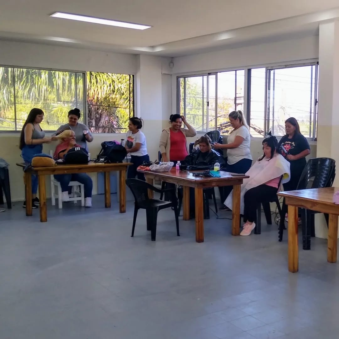 vivientigre's tweet photo. #Ayer  ! Continuamos con el Taller de alisado de cabello  y tratamientos capilares dirigido por Griselda Lopez Marmori ! 

@ZamoraJulio https://t.co/0zwz9EdeMw
