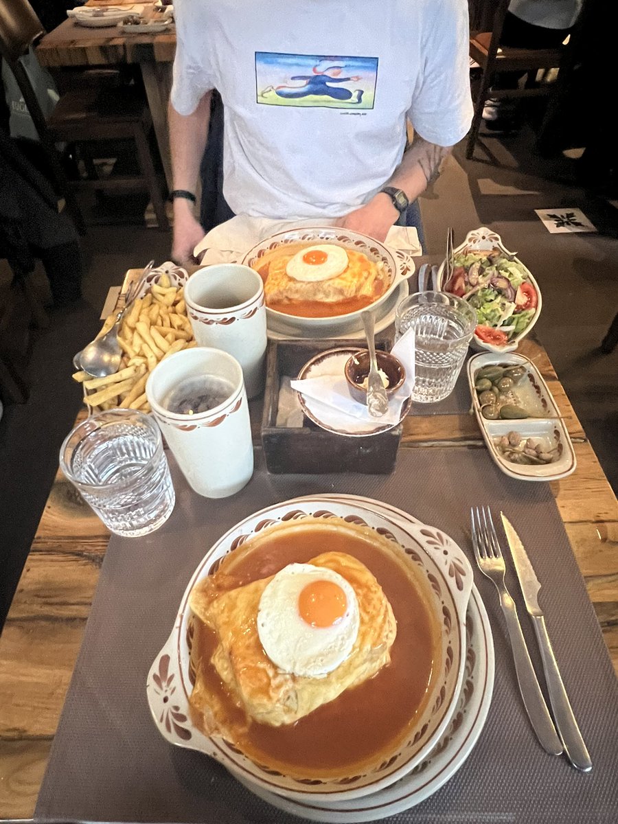 Louis_Masters's tweet photo. @Carvalheiras_J @YoungCeramists Yes and I think we’re both still full https://t.co/pKZtJZ27Yu