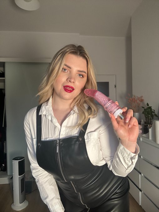 Natalie74762868