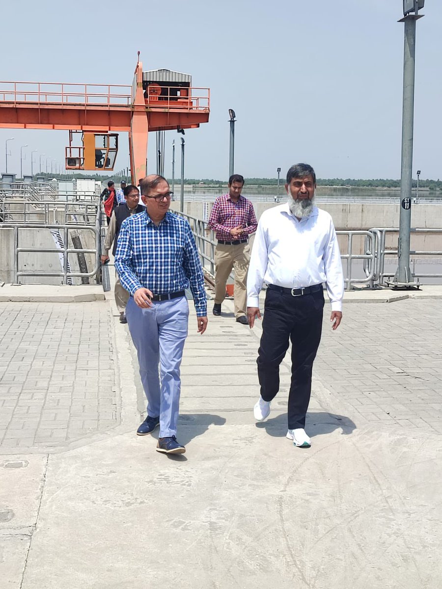 Visit to #Khanki #headworks with @ClaudiaRingler and #Chief #Engineer Bodla sb @IrrigationPb for better understanding of #irrigation #modernisation journey in #Punjab under @CGIAR 
#nexusgains Initiative.