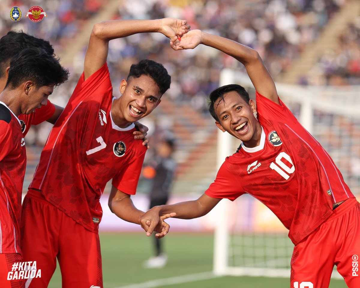 PSSI's tweet photo. 🫶🫶🫶

#KitaGaruda #TimnasDay https://t.co/KRvRirk3Sw