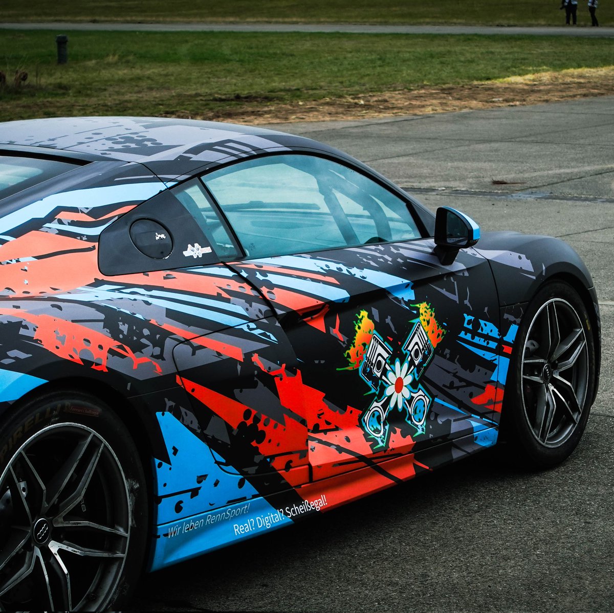 uol_simracing's tweet image. #RWCD 🇩🇪 We are back in Mendig for the third iteration of the @rennwelten Community Day. 
If you are there, come over and say hello 👋

🦄 The following Unicorns are attending: 
Tobias P., Tobias G., Bastian, Niklas, Nils, Leon, Lars, Florian, Lasse, René and Michael C. 📈