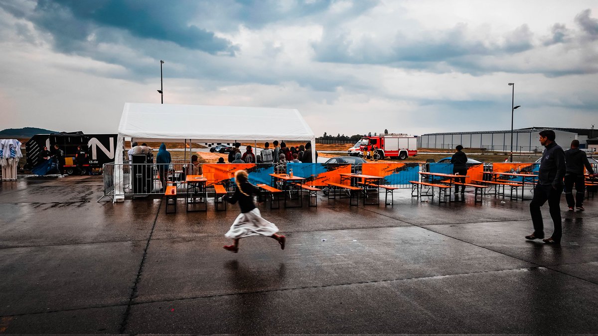 uol_simracing's tweet image. #RWCD 🇩🇪 We are back in Mendig for the third iteration of the @rennwelten Community Day. 
If you are there, come over and say hello 👋

🦄 The following Unicorns are attending: 
Tobias P., Tobias G., Bastian, Niklas, Nils, Leon, Lars, Florian, Lasse, René and Michael C. 📈