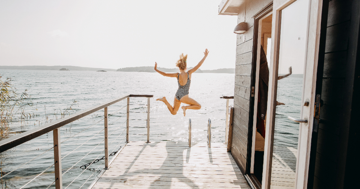 Spring has sprung and we’re all looking forward to a long weekend full of sunshine and sauna! 

Happy May Day everyone! ☀️🔥 🎈

#MayDay #internationalworkersday #May1st #May1 #celebrate #sauna  #harvia #harviasauna