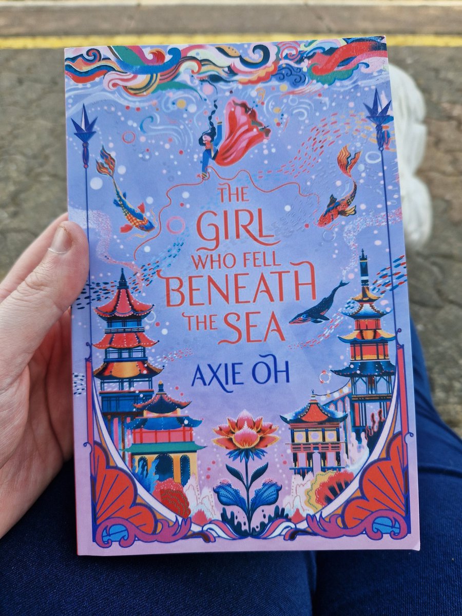 Missed my train but what a good opportunity to start this book! Was happily surprised to find out the illustration was done by @karlj_mountford