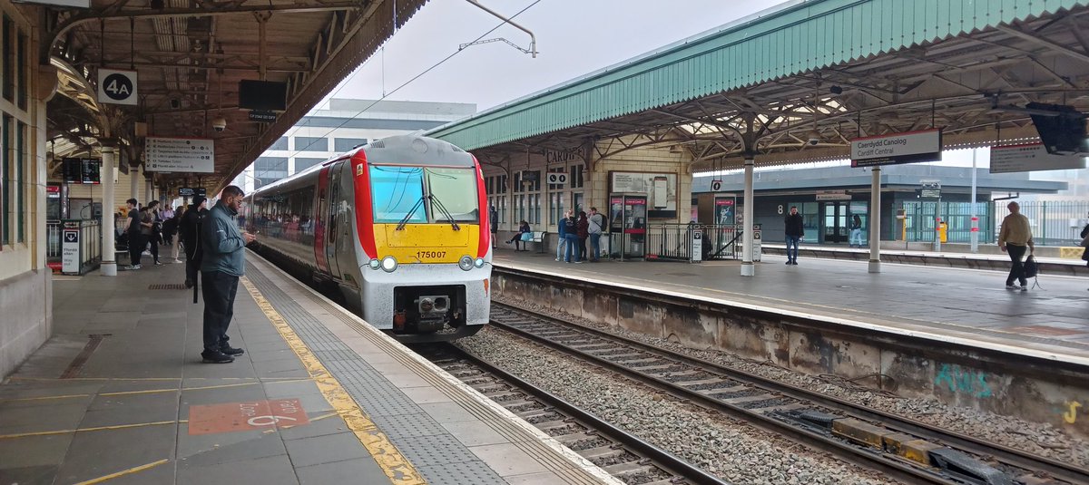 NotYOLOSmh's tweet image. 175007 is my train to Bridgend 

#Class175