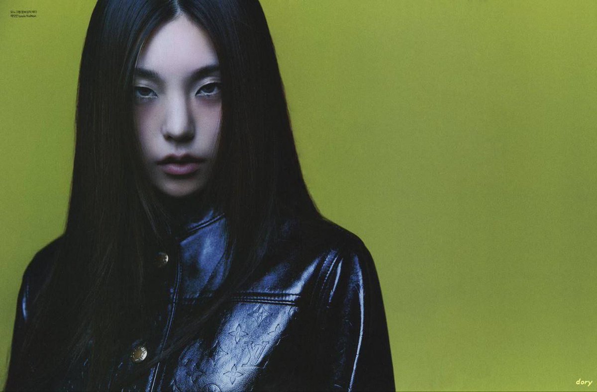 youngqueenbitch's tweet photo. YEJI ELLE COVER STAR
#YEJIxLouisVuitton
#LVPREFALL23 
#YEJIxLVSS2023 https://t.co/7pt01iZBzJ