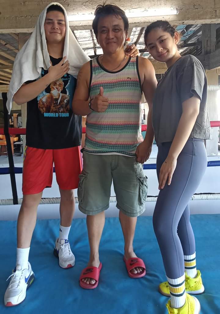 JulieAlvarez's tweet photo. Ang fresh pa rin after mag boxing🥊

Apaka ga at gwapo #LoiNie😍
@iamAndalioLoisa @iamr2alonte 
Ctto: https://t.co/k7IBKuK5Dv