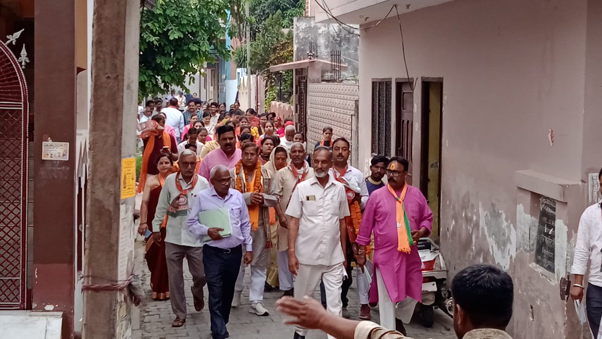 Indirasingh_Bjp's tweet photo. मिशन कमल निशान कमल 
#जनसंपर्क_2023
आज नगरपालिका #बिजनौर के वार्ड नंबर 14 के सिविल लाइन २ में जनसम्पर्क किया साथ ही जनमानस से बिजनौर में भाजपा #नगर_पालिका_परिषद अध्यक्ष बनाने की अपील की। 
#इंदिरा_जी_को_जीतना_है #नगर_पालिका_परिषद #प्रत्याशी #Modiji #yogiji #Bijnor #BJP4UP https://t.co/k6s9aiB8jQ