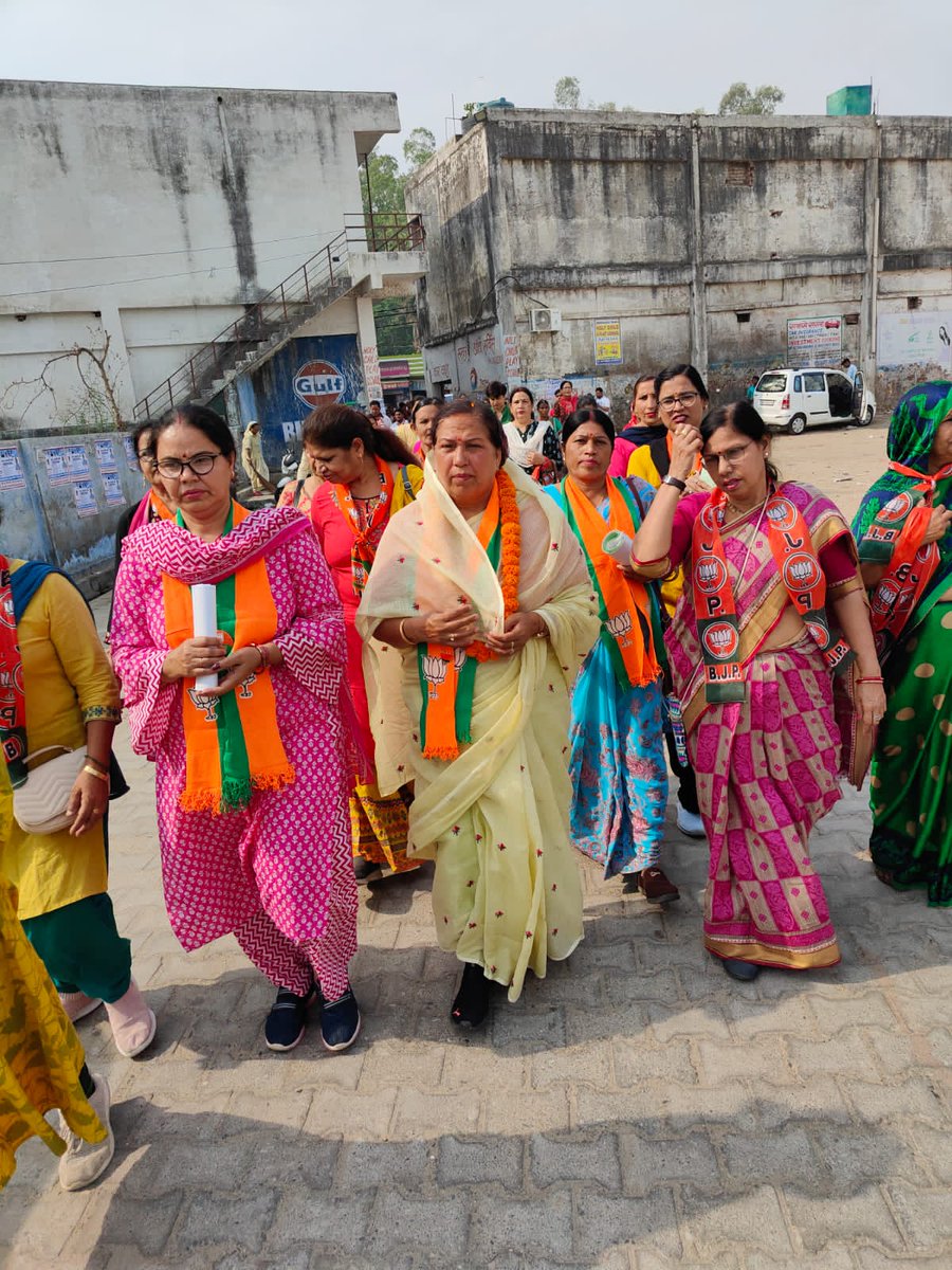 Indirasingh_Bjp's tweet photo. मिशन कमल निशान कमल 
#जनसंपर्क_2023
आज नगरपालिका #बिजनौर के वार्ड नंबर 14 के सिविल लाइन २ में जनसम्पर्क किया साथ ही जनमानस से बिजनौर में भाजपा #नगर_पालिका_परिषद अध्यक्ष बनाने की अपील की। 
#इंदिरा_जी_को_जीतना_है #नगर_पालिका_परिषद #प्रत्याशी #Modiji #yogiji #Bijnor #BJP4UP https://t.co/k6s9aiB8jQ