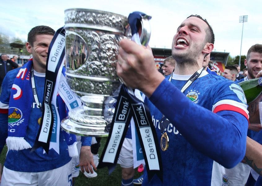 LinfieldHistory's tweet photo. On this day back in 2017 a superb second half hat-trick by @Andy_Waterworth saw the @OfficialBlues win our 52nd title at Solitude
What a day for the #Blues
And the start of #WaterworthWeek πππ
#Linfield
#LinfieldHistory https://t.co/zbjXQjv7Kd