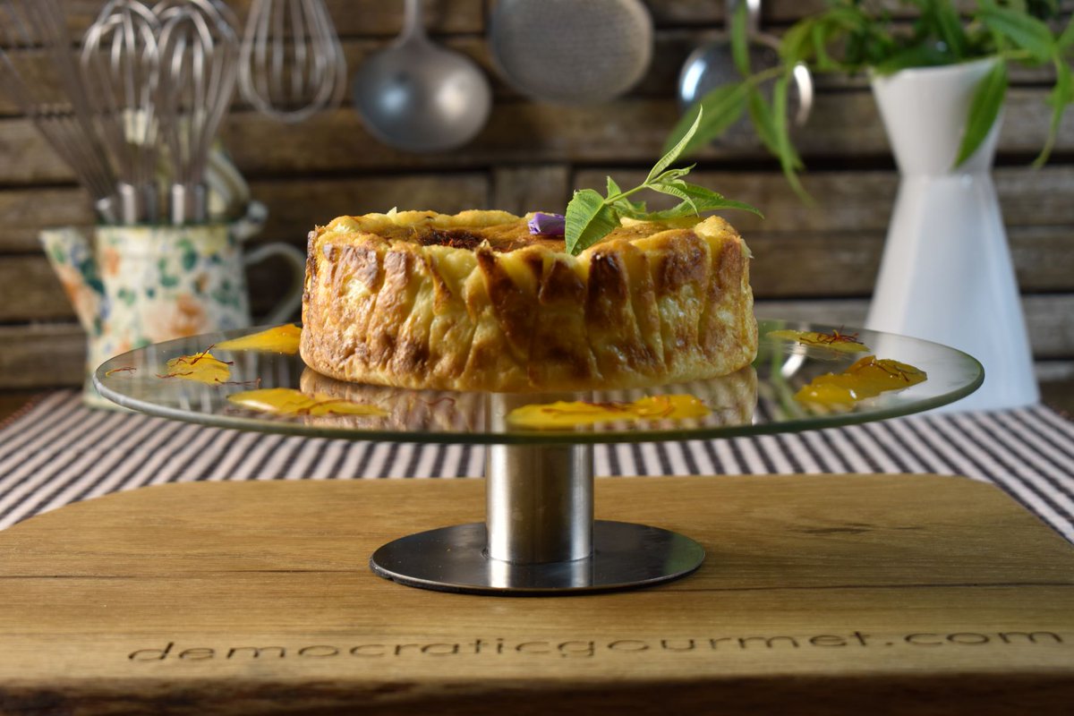 DemGourmetCat's tweet image. Safrà, quin tresor!
Avui hem preparat un #pastis de #llet perfumat de #safrà i #taronja, que pot formar part perfecta d'un #sopar (cost total 6 euros)
Apreneu a preparar-lo⬇️
democraticgourmet.com/ca/portuguese-…
#recepta #cuina #menjar #postres