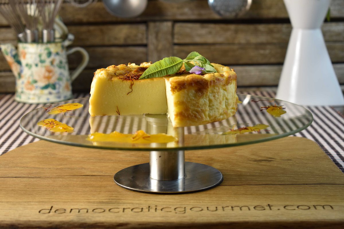 DemGourmetCat's tweet image. Safrà, quin tresor!
Avui hem preparat un #pastis de #llet perfumat de #safrà i #taronja, que pot formar part perfecta d'un #sopar (cost total 6 euros)
Apreneu a preparar-lo⬇️
democraticgourmet.com/ca/portuguese-…
#recepta #cuina #menjar #postres