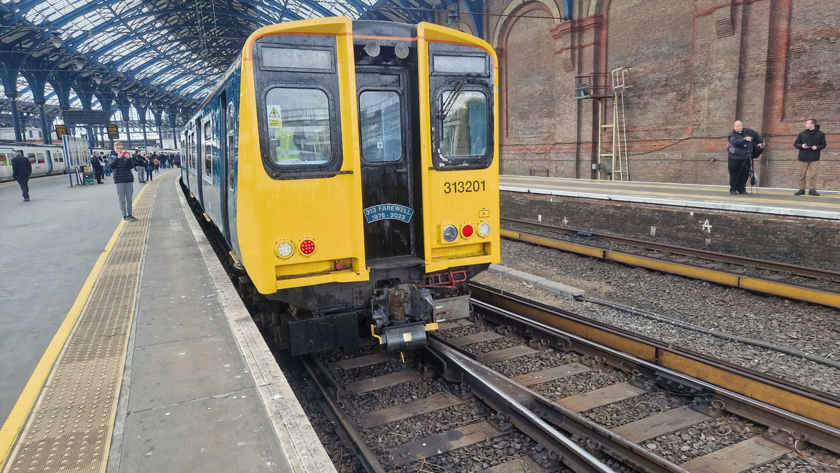 Official_SeanC's tweet image. Dreams come true  seeing francis again and getting to sit In the non active driving seat of 313201  @SouthernRailUK  enjoying this farewell trip #pep #class313