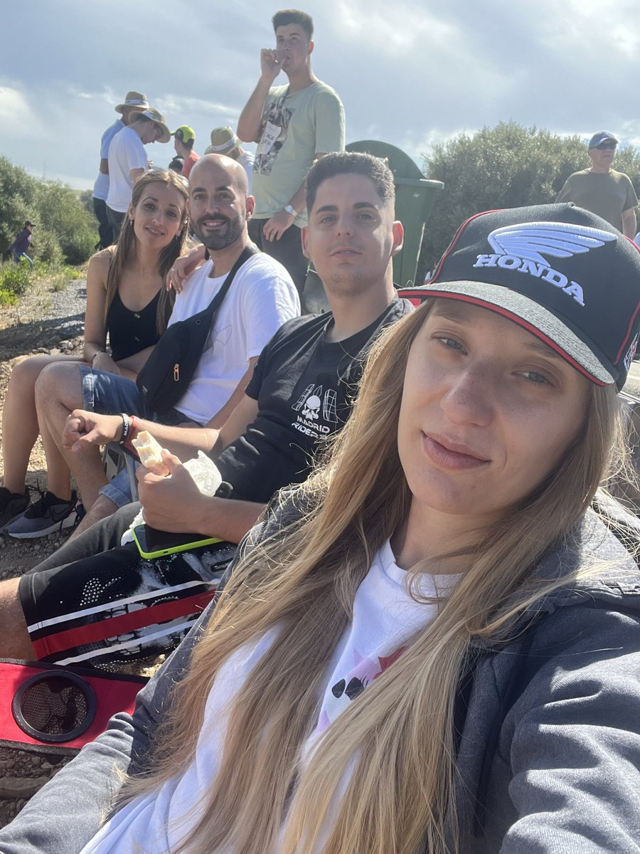 AndreeeaLS's tweet photo. @motosjerez 6 horas de viaje, para celebrar su cumple en el circuito de Jerez, disfrutando de las motos!!!!

¡Feliz cumpleaños Cristian! 🎂

#vivamurcia #GPJerez2023 #HappyBirthday https://t.co/hE2x4QWiMQ