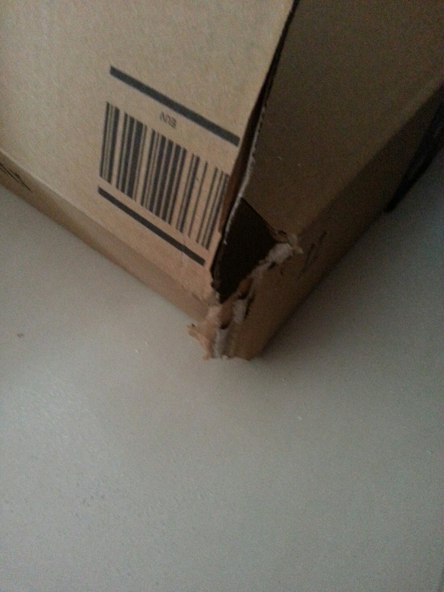 nlgunnil's tweet photo. @AmazonHelp 
İki paket Ariel toz deterjanın birisini Arap Sabunu ile aynı pakete koymuşlar.Arap sabunu çarpa çarpa deterjan ambalajını ve koliyi patlatmış.Deterjan döküle döküle gelmiş epeyce eksilmiş. DM' den bilgi verdim. https://t.co/i8VxTTfWci
