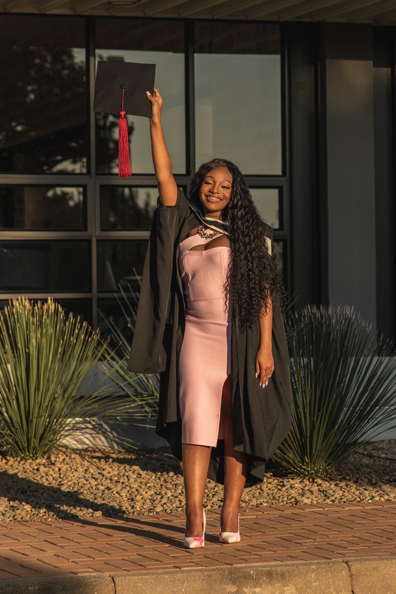 pretty_uppity's tweet photo. #graduate #graduation2023 #GraduationDay #law #ufsgraduation2023 #bcomlaw https://t.co/0VWma3oUk7