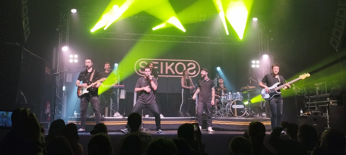 aclementegarcia's tweet photo. Reencuentro ayer con @seikos_official en una más que esperada vuelta a los escenarios, en la @sala_salamandra de l'Hospitalet. Un lujo veros y escucharos en directo de nuevo. Felicidades!! https://t.co/6iuSFppuR7